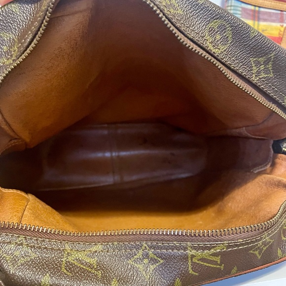 Louis Vuitton Vintage Monogram Messenger Bag - Picture 8 of 10